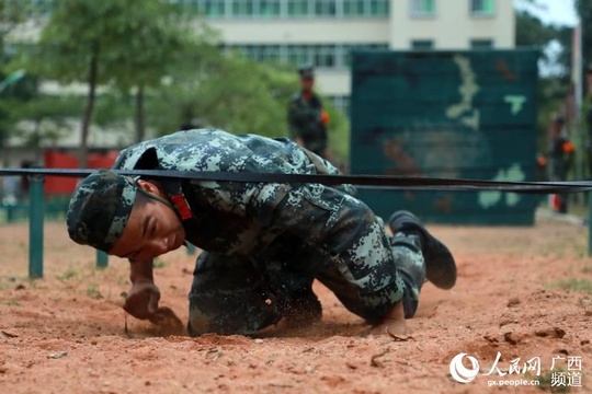 组图:梧州武警“五大技术”比武激战正酣(7) 第7页