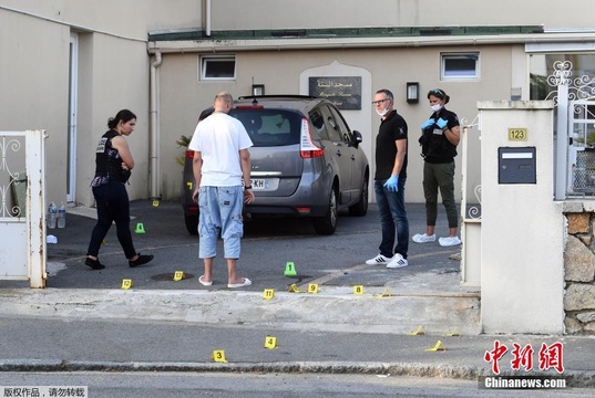法国一清真寺外发生枪击案 枪手已自杀 第1页
