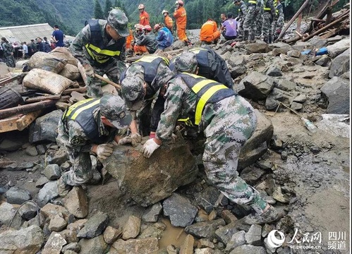 四川多地遭受暴雨袭击 700余名官兵和民兵奋战抗洪一线 第1页