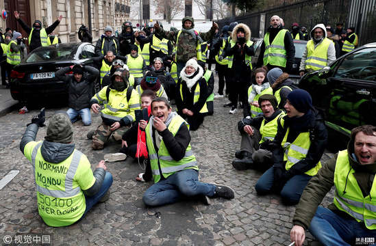 法国爆发第五轮抗议活动 &quot;黄背心&quot;占领街道 第1页