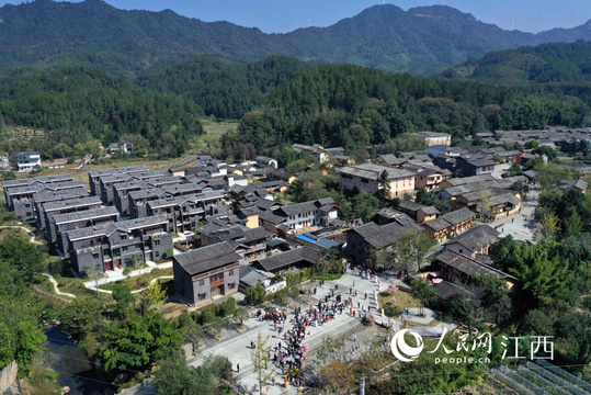 航拍江西全南雅溪古村 围屋建筑蔚为壮观 第1页