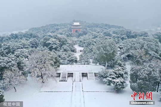 北京迎来今冬初雪 古建筑银装素裹分外娇娆 第1页