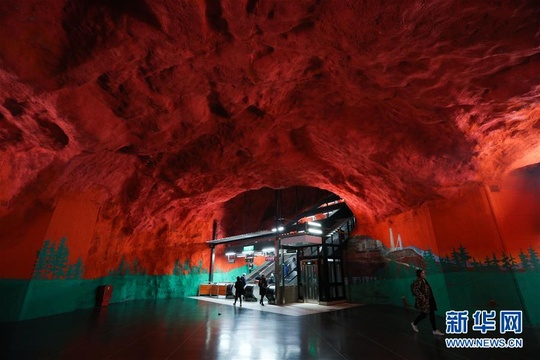 走进瑞典斯德哥尔摩地铁 仿佛置身“地下艺术长廊” 第1页