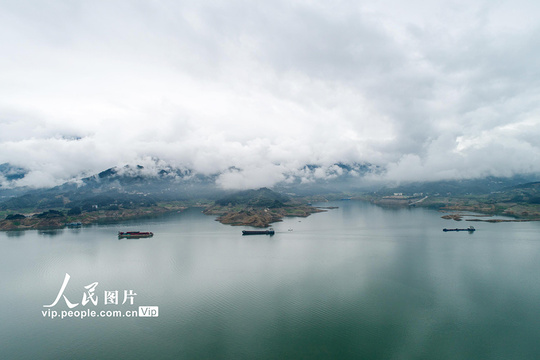 湖北宜昌:三峡汛期航运忙(3) 第3页