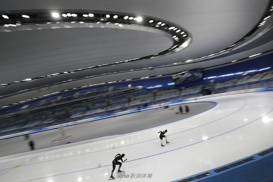 冰丝带举办冬奥会速度滑冰测试赛(2) 第2页