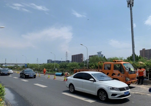 通惠河北路发生路面塌陷 明早恢复通行(2) 第2页