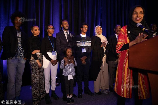 美国首位索马里裔女议员宣誓就职 第1页