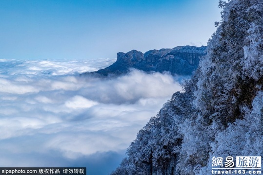 金佛山初雪消融 吸引众多游客前往观&quot;海&quot; 第1页