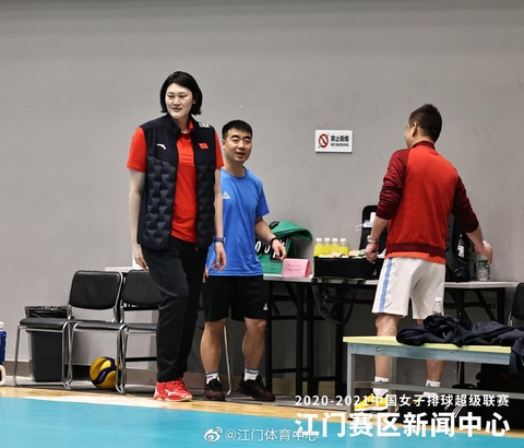 中国女排超级联赛训练日众国手亮相(2) 第2页