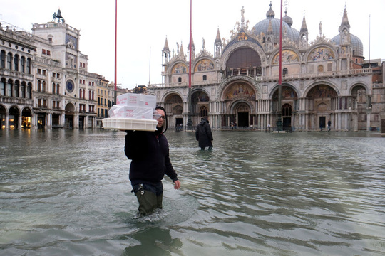 意大利再遭暴雨袭击 “水城”威尼斯再次被淹 第1页