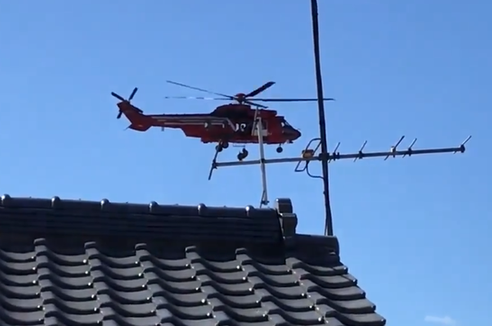 日本救灾直升机失误 77岁女子空中坠落 第1页
