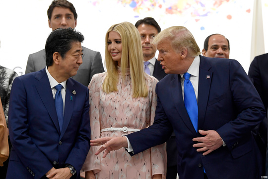 G20女性赋权会议 伊万卡站安倍和特朗普中间(3) 第3页