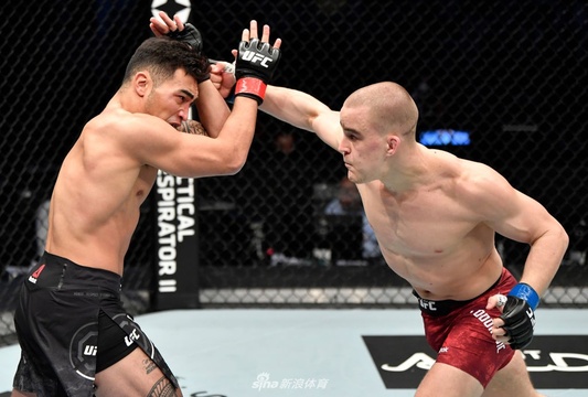 UFC格斗之夜:霍洛威VS凯塔尔精彩集锦(18) 第18页