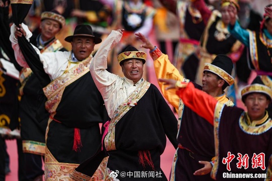 满满民族风!西藏民众这样庆祝新中国成立70周年(2) 第2页