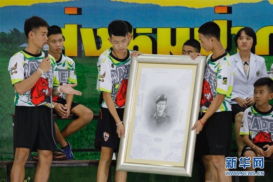 泰国少年足球队山洞获救后首次露面(2) 第2页