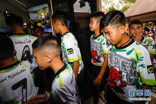 泰国少年足球队山洞获救后首次露面(3) 第3页