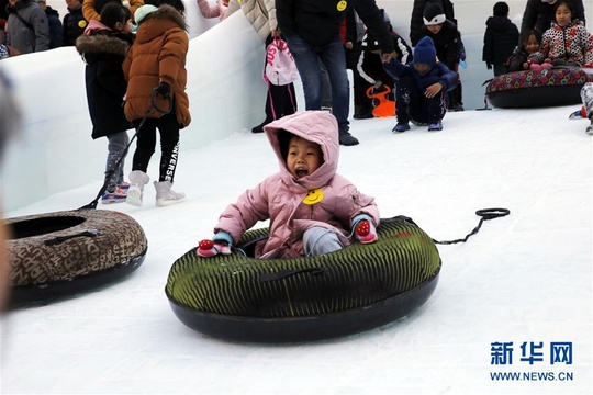 北京小学生畅享冰雪 第1页