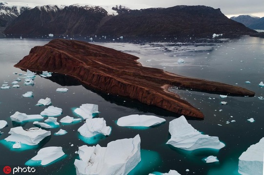 格陵兰岛冰封下的隐秘世界 78年老船在冰拱道下宛如被时光冻结(4) 第4页