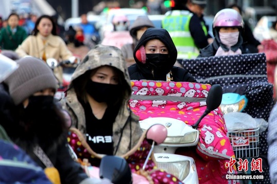 中国多地迎来降温天气 花式保暖惹人注目 第1页