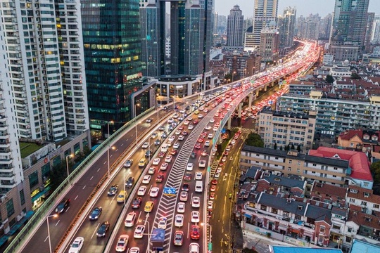 上海市内交通流量已恢复近9成 车水马龙回来了 第1页