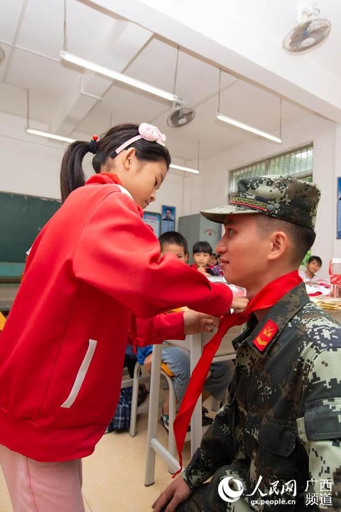 武警贵港支队开展扶贫助学活动助力脱贫(4) 第4页