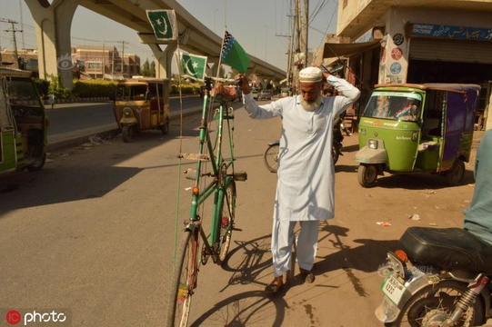 巴基斯坦大爷打造双层自行车 上街超拉风(3) 第3页