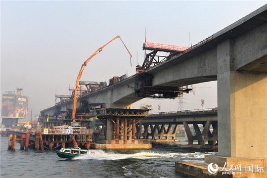 中企承建西非首座铁路跨海桥连续梁顺利合龙 第1页