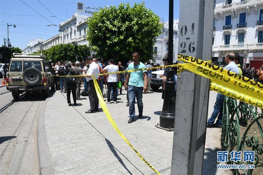 突尼斯首都发生2起自杀爆炸袭击 十余人死伤 第1页