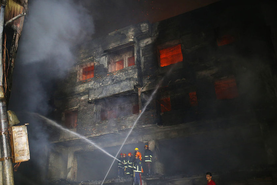 孟加拉国首都达卡发生火灾 遇难人数已升至70人(2) 第2页