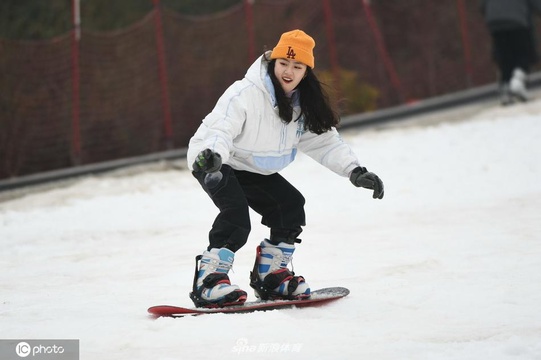 在南方的艳阳里大雪纷飞 常州滑雪场市民体验冰雪乐 第1页