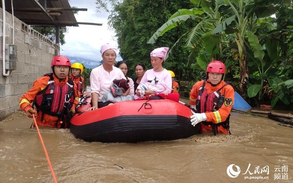 云南盈江遭强降雨袭击 1万余人受灾3人失联 第1页