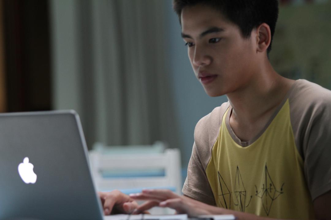 电影《拥抱幸福,拥抱爱》BD高清版片源,可在线