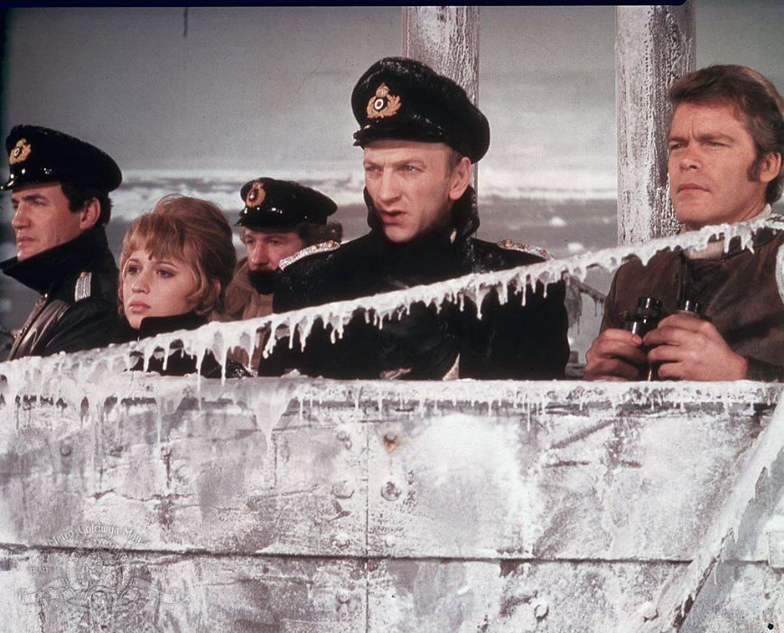 被时间遗忘的土地(1975)