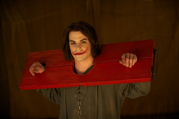 《笑面人(2012)》全集-高清电影完整版-在线观看-搜狗影视