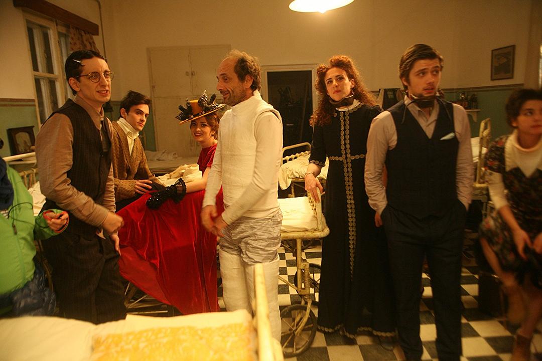 《受伤的心》全集-高清电影完整版-在线观看