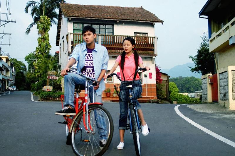 电影《幸福三角地》bd高清版片源,可在线播放《幸福三角地》全集完整