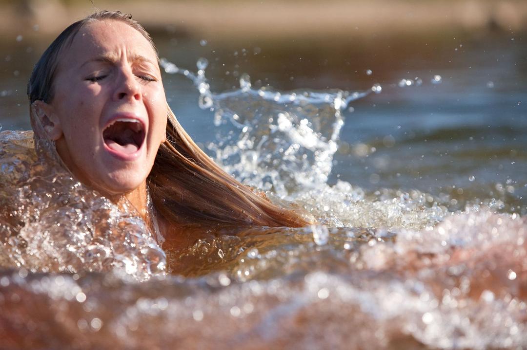 《鲨鱼惊魂夜》-高清电影-完整版在线观看