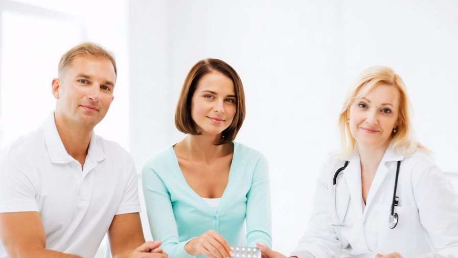 Найти пару врачу. Найти пару врачу. Влюбленная пара медика. Фг это в медицине. Пара у врача.