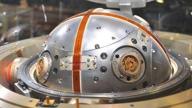 美最顶级陀螺仪19000个零件导弹精度40米中国至今仍做不出来