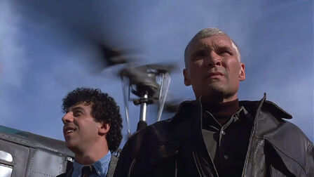 《潜龙轰天2》-高清电影-完整版在线观看