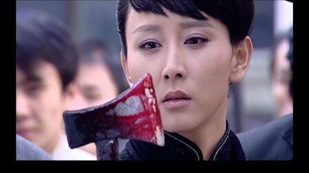 女人战争:黑老大刚死,小弟迫不及待要上位,大嫂当场一斧头劈死