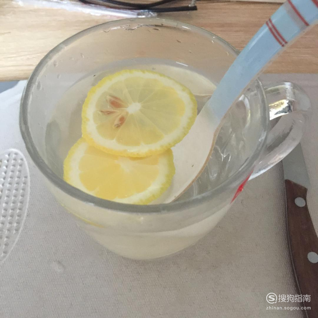 怎么泡柠檬蜂蜜水才正确 柠檬蜂蜜应该怎么泡，柠檬水的正确泡法