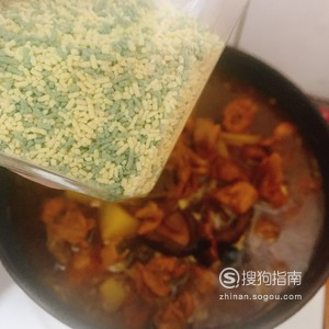 黄焖鸡米饭的做法 每日一食：在家简单做的『黄焖鸡米饭』