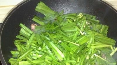 韭菜炒鱿鱼怎么做 韭菜炒鱿鱼的制作方法