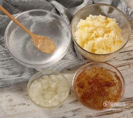 雪燕桃胶皂角米怎么做好吃窍门 雪燕桃胶皂角米怎么做？