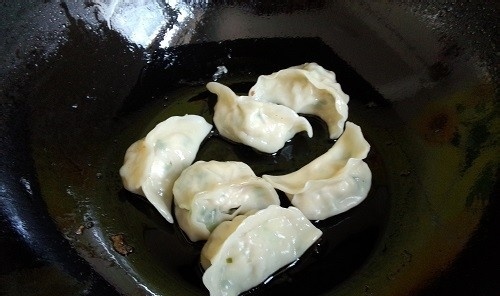 如何用速冻饺子做煎饺 冻饺子做煎饺要多长时间