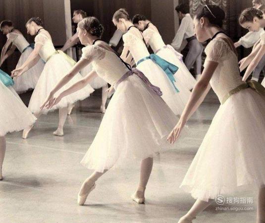 成人可以学芭蕾舞么 成人可以怎样自学芭蕾舞？