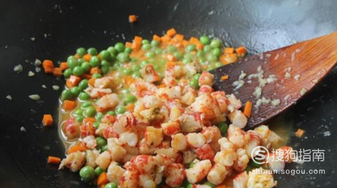 小龙虾炒饭的做法 小龙虾炒饭的制作方法