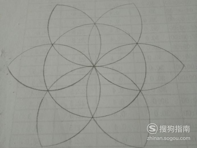 如何用圆规画一朵六瓣花