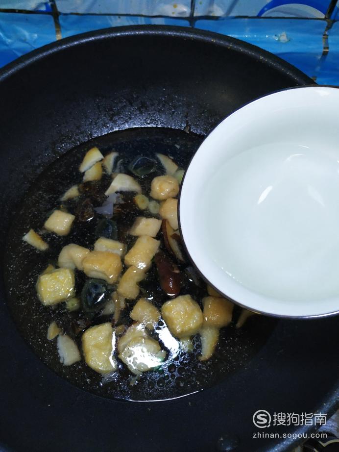 松花蛋豆腐汤的做法 怎样做美味的松花蛋油豆腐汤面？优质